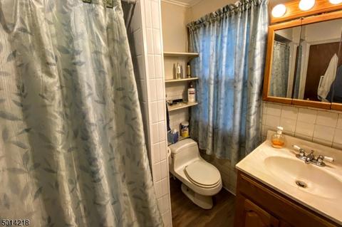 10 Franklin Pl, Wanaque Boro, NJ 07420 photo 3