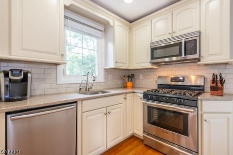 37 Clark St, Summit, NJ 07901 photo 3
