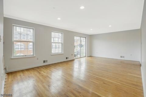 59 Yancy Dr, Newark, NJ 07103 photo 3