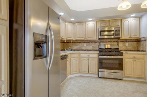 59 Yancy Dr, Newark, NJ 07103 photo 6