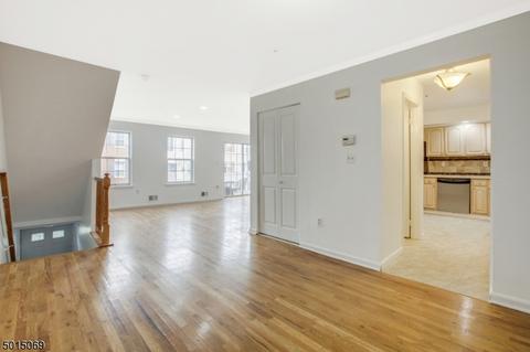 59 Yancy Dr, Newark, NJ 07103 photo 4