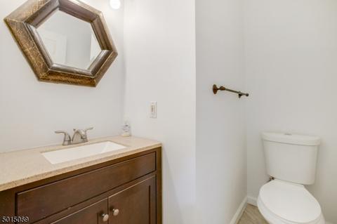 59 Yancy Dr, Newark, NJ 07103 photo 7