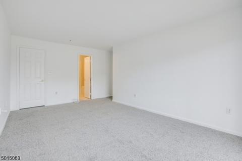 59 Yancy Dr, Newark, NJ 07103 photo 10