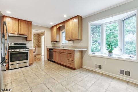 169 Maple Ave, Berkeley Heights, NJ 07922 photo 6