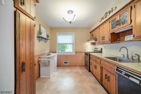 3 Sutton Pl, Cranford, NJ 07016 photo 9
