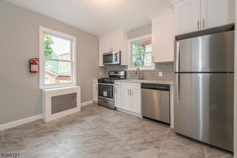 517 E 31st St, Paterson, NJ 07504 photo 1