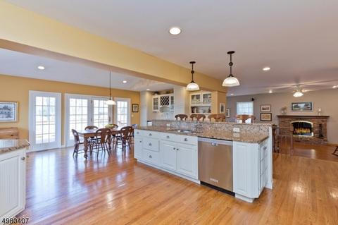 19 Raleigh Ct, Berkeley Heights, NJ 07922 photo 4