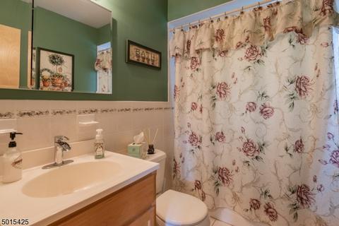 249 Hoppers Ln, Paramus, NJ 07652 photo 10