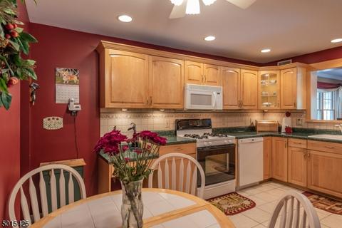 249 Hoppers Ln, Paramus, NJ 07652 photo 4