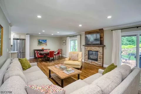 21 Acorn Dr, Summit, NJ 07901 photo 2