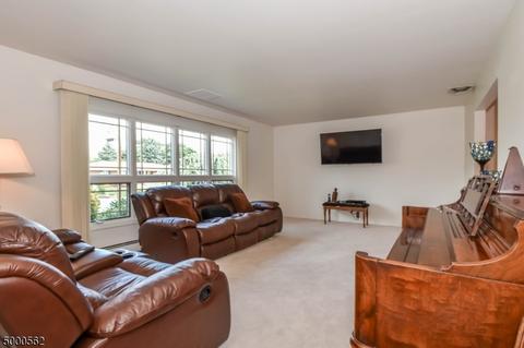 15 Ayers Ln, Clark, NJ 07066 photo 4