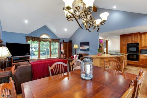 784 Flint Pl, Paramus, NJ 07652 photo 9
