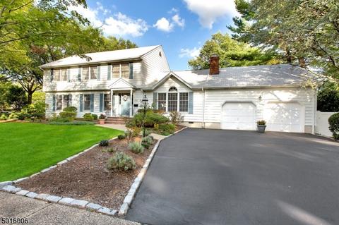 784 Flint Pl, Paramus, NJ 07652 photo 2