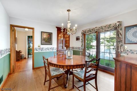 784 Flint Pl, Paramus, NJ 07652 photo 5
