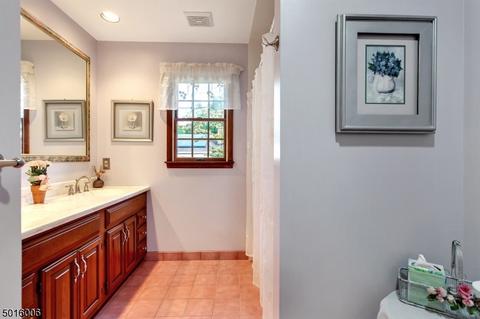 784 Flint Pl, Paramus, NJ 07652 photo 18