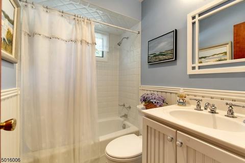 784 Flint Pl, Paramus, NJ 07652 photo 14