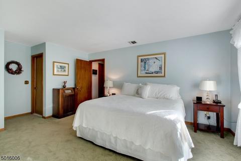 784 Flint Pl, Paramus, NJ 07652 photo 19