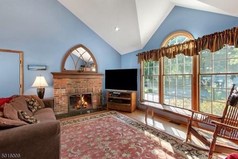 784 Flint Pl, Paramus, NJ 07652 photo 11