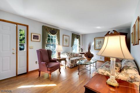 784 Flint Pl, Paramus, NJ 07652 photo 3