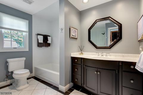 784 Flint Pl, Paramus, NJ 07652 photo 21