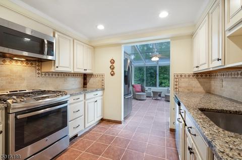 131 Mohawk Dr, Cranford, NJ 07016 photo 4