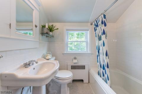 8 Stonehenge Rd, Montclair, NJ 07043 photo 16