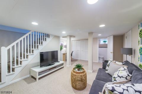 8 Stonehenge Rd, Montclair, NJ 07043 photo 20