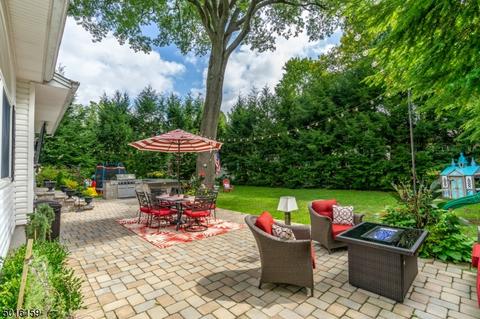 37 Thomas Dr, Clark, NJ 07066 photo 2