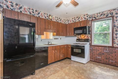 66 Pershing Rd, Clifton, NJ 07013 photo 10