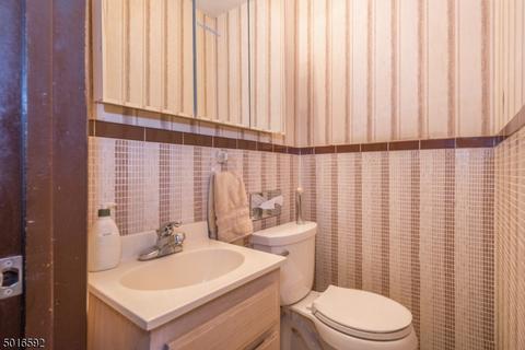 66 Pershing Rd, Clifton, NJ 07013 photo 9
