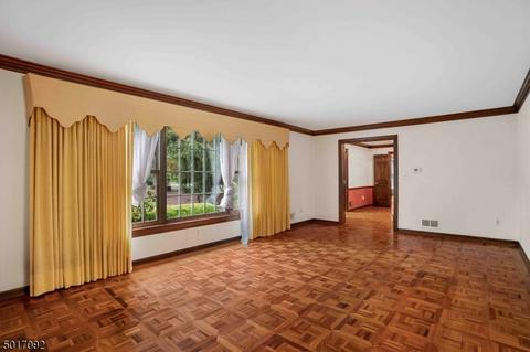 2 Crown Dr, Warren, NJ 07059 photo 4