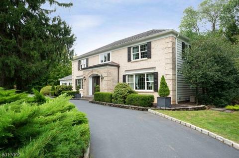 2 Crown Dr, Warren, NJ 07059 photo 1