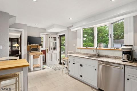 71 Pine Grove Ave, Summit, NJ 07901 photo 4