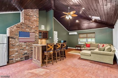 8 E Gate Rd, Long Valley, NJ 07853 photo 10