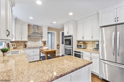 8 E Gate Rd, Long Valley, NJ 07853 photo 4