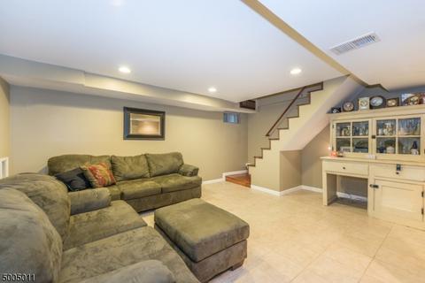 99 Beechwood Dr, Wayne, NJ 07470 photo 19