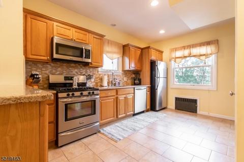 52 Centre St, Nutley, NJ 07110 photo 4