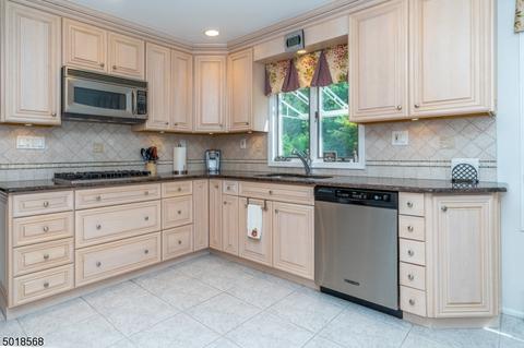 193 Webster Dr, Wayne, NJ 07470 photo 11