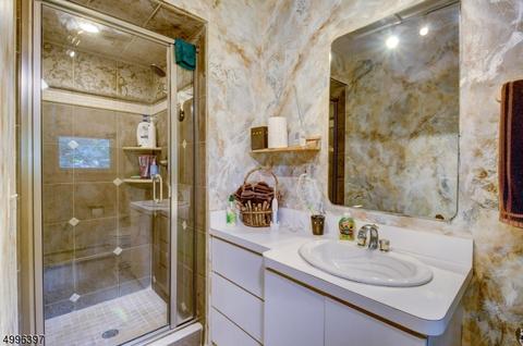 33 Hershey Rd, Wayne, NJ 07470 photo 17