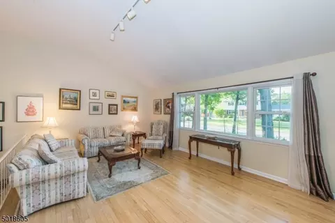 54 Meadow Brook Rd, Randolph, NJ 07869 photo 10