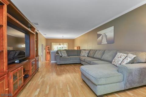 11 Molinari Dr, Wanaque, NJ 07465 photo 6