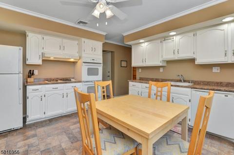 11 Molinari Dr, Wanaque, NJ 07465 photo 5