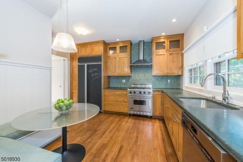 110 Christopher St, Montclair, NJ 07042 photo 8