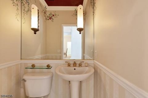 130 White Pine Ct, Paramus, NJ 07652 photo 14