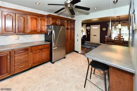 686 Victoria Ave, Paramus, NJ 07652 photo 8