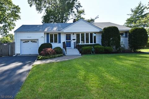 686 Victoria Ave, Paramus, NJ 07652 photo 1