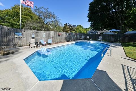 686 Victoria Ave, Paramus, NJ 07652 photo 2