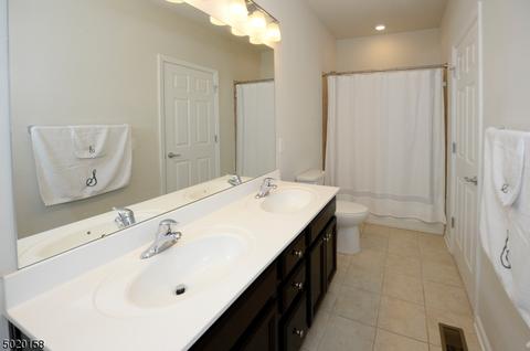 25 Iris Ln, Garfield, NJ 07026 photo 11