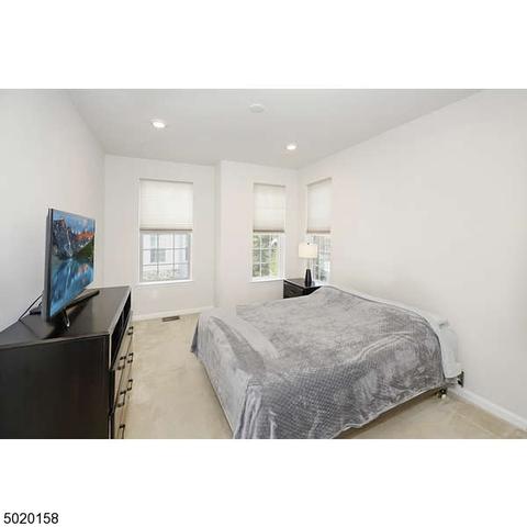 25 Iris Ln, Garfield, NJ 07026 photo 10