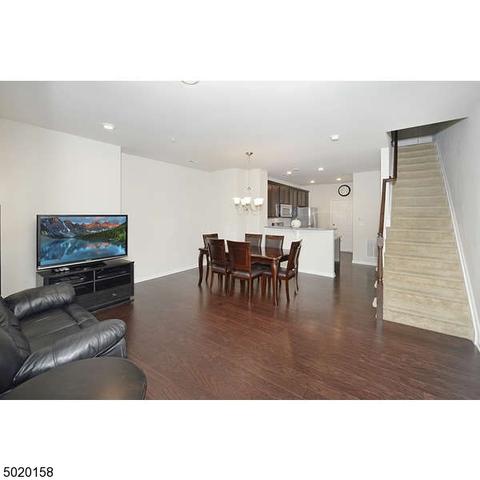 25 Iris Ln, Garfield, NJ 07026 photo 3